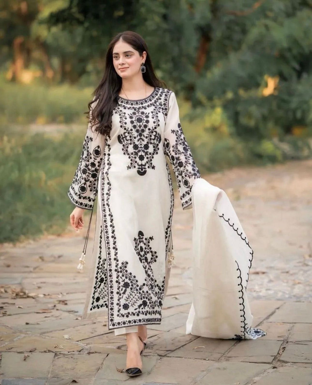 Lawn Embroidered 3Piece CODE 1060