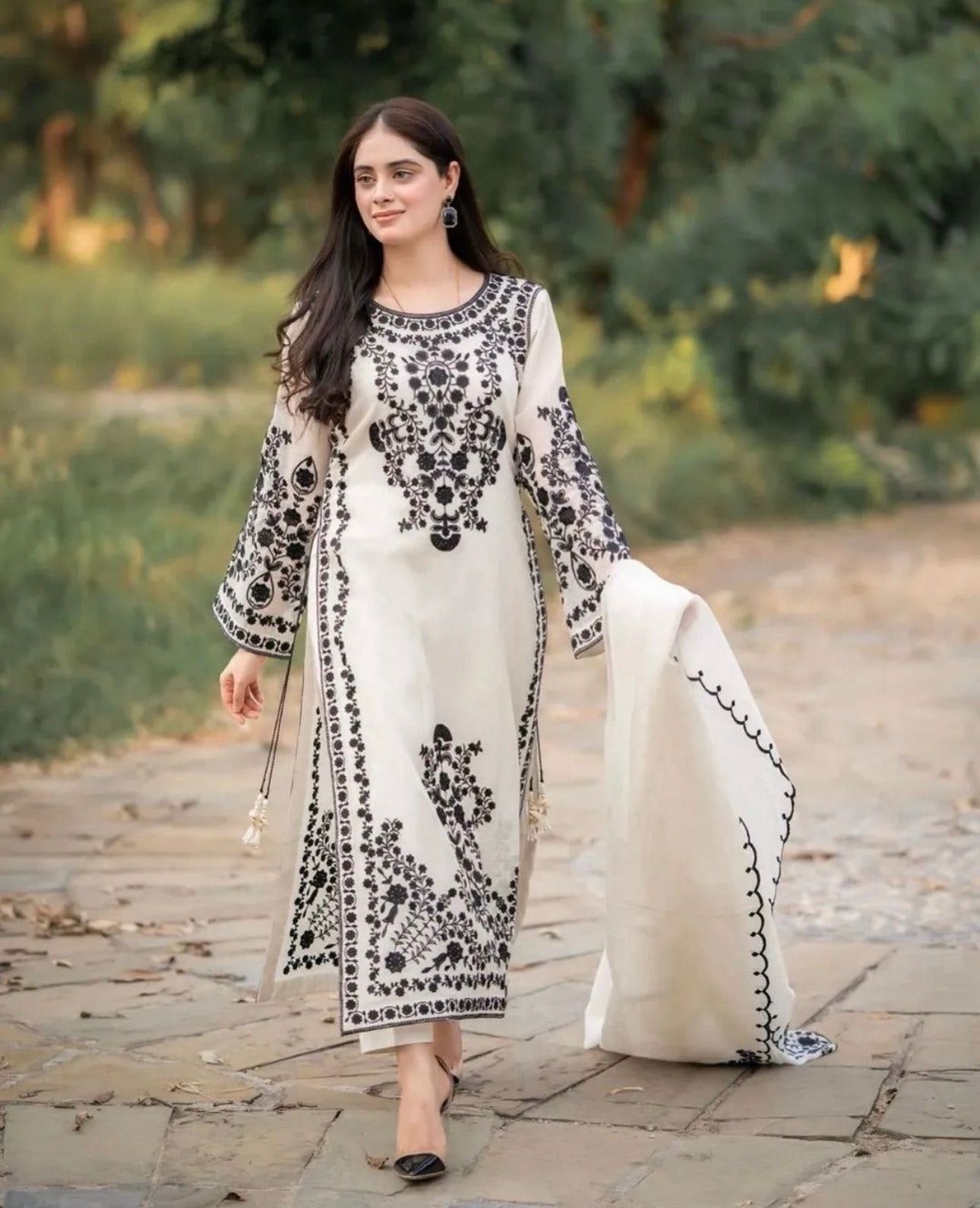 Lawn Embroidered 3Piece CODE 1060