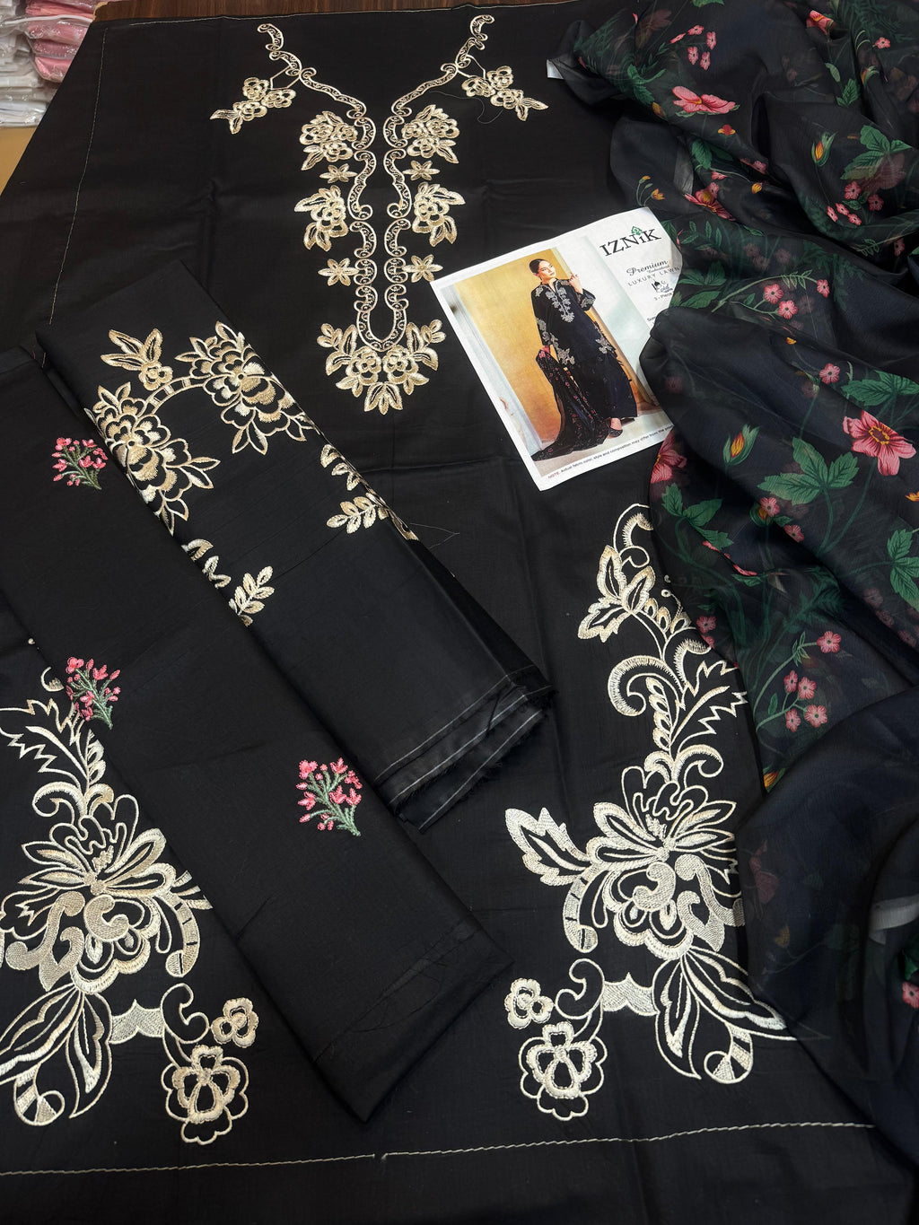 Lawn Embroidered 3Piece CODE 1015