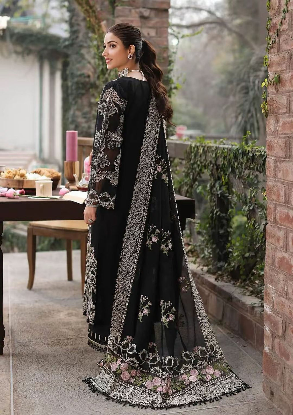 Lawn Embroidered 3Piece CODE 1023