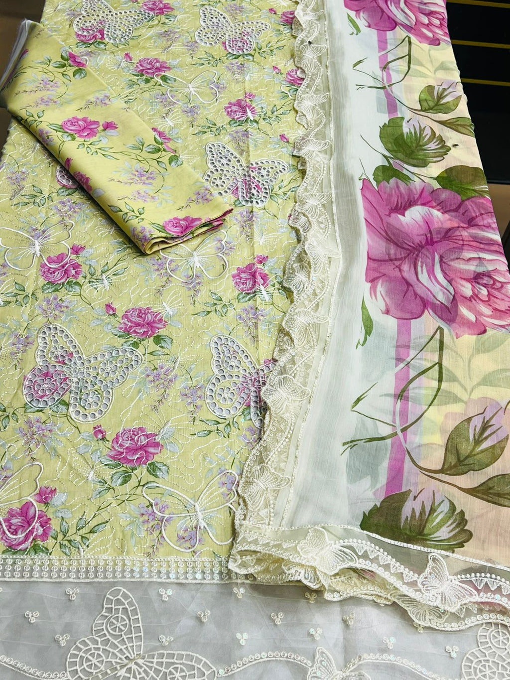 Lawn Embroidered 3Piece CODE 1026