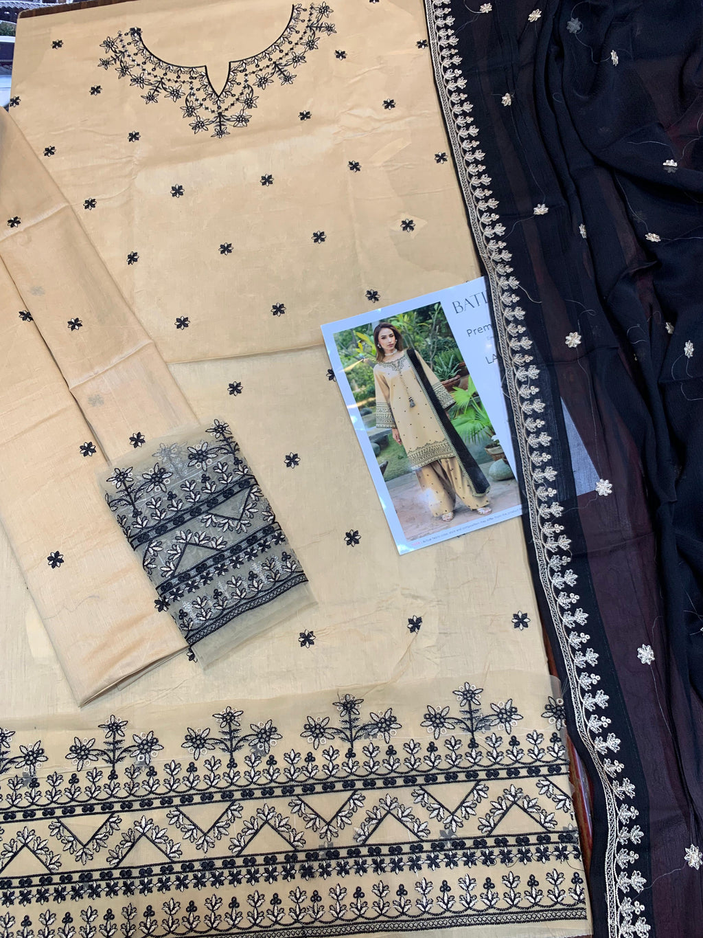 Lawn Embroidered 3Piece CODE 1040