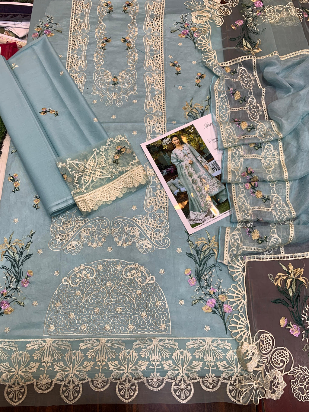 Lawn Embroidered 3Piece CODE 1037