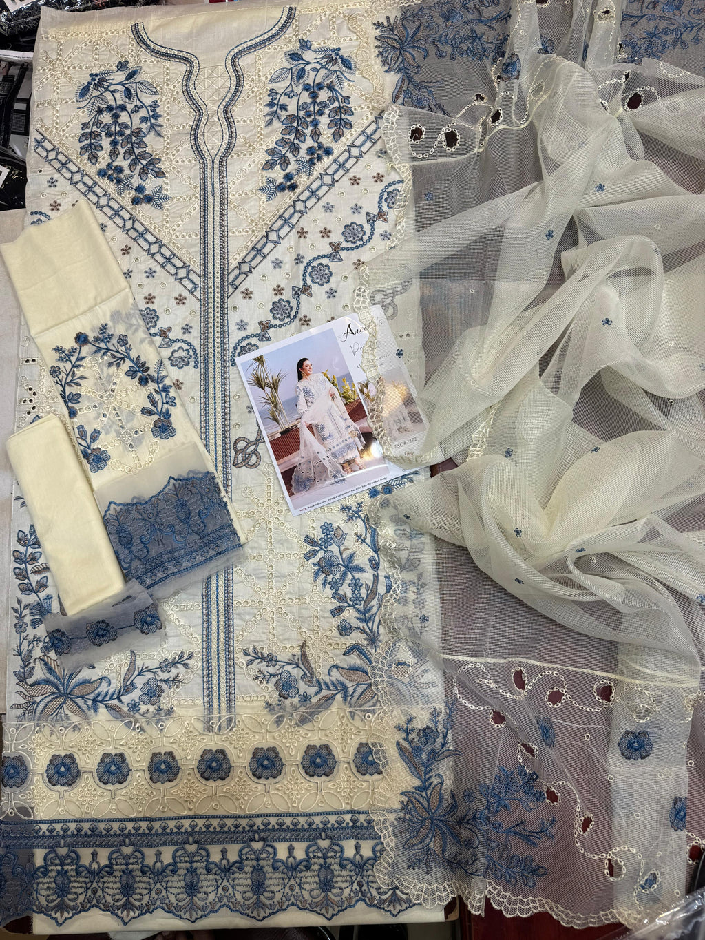 Lawn Embroidered 3Piece CODE 1059