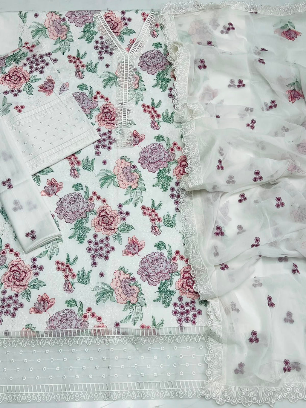 Lawn Embroidered 3Piece CODE 1071