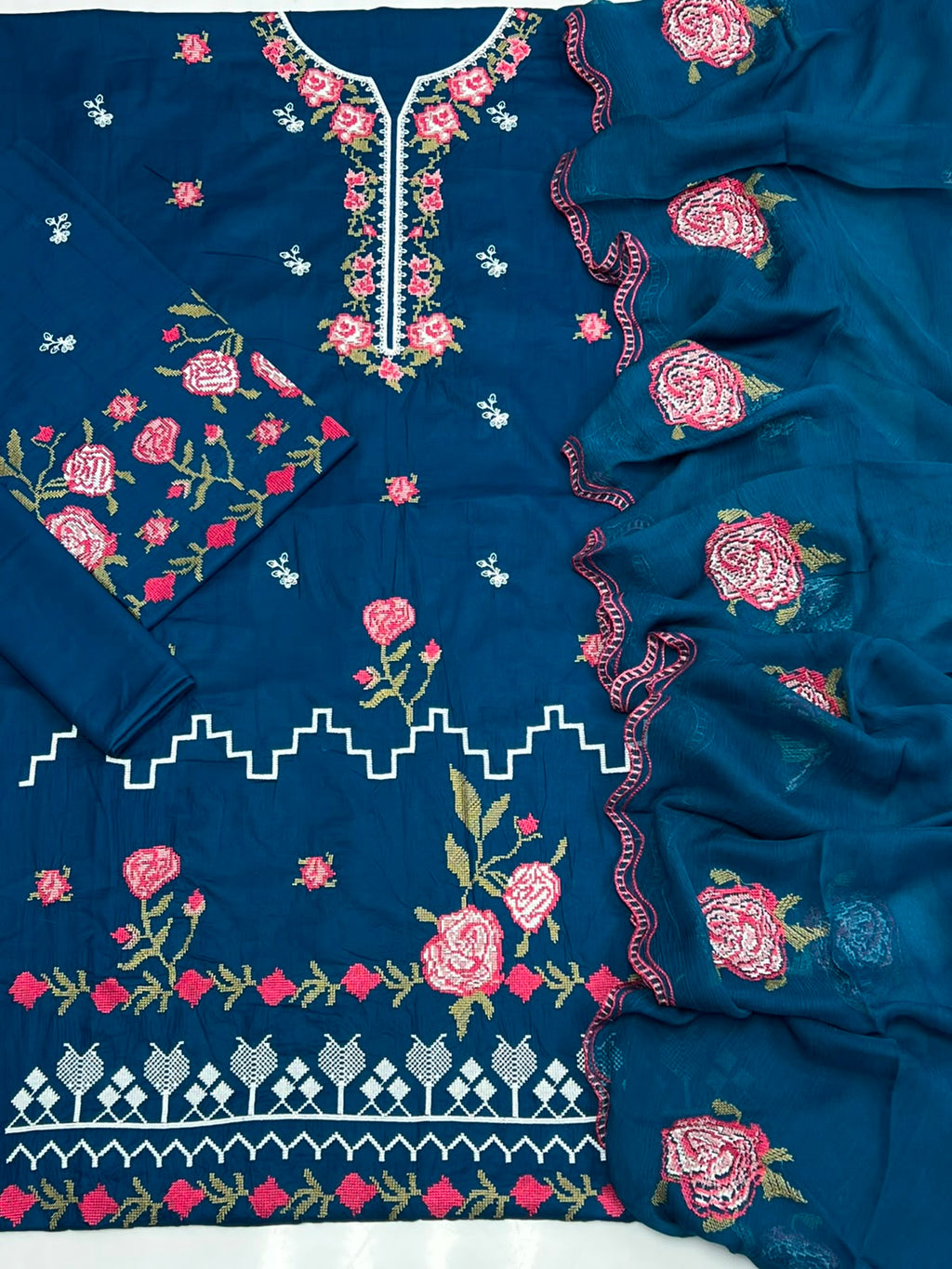 Lawn Embroidered 3Piece CODE 1070