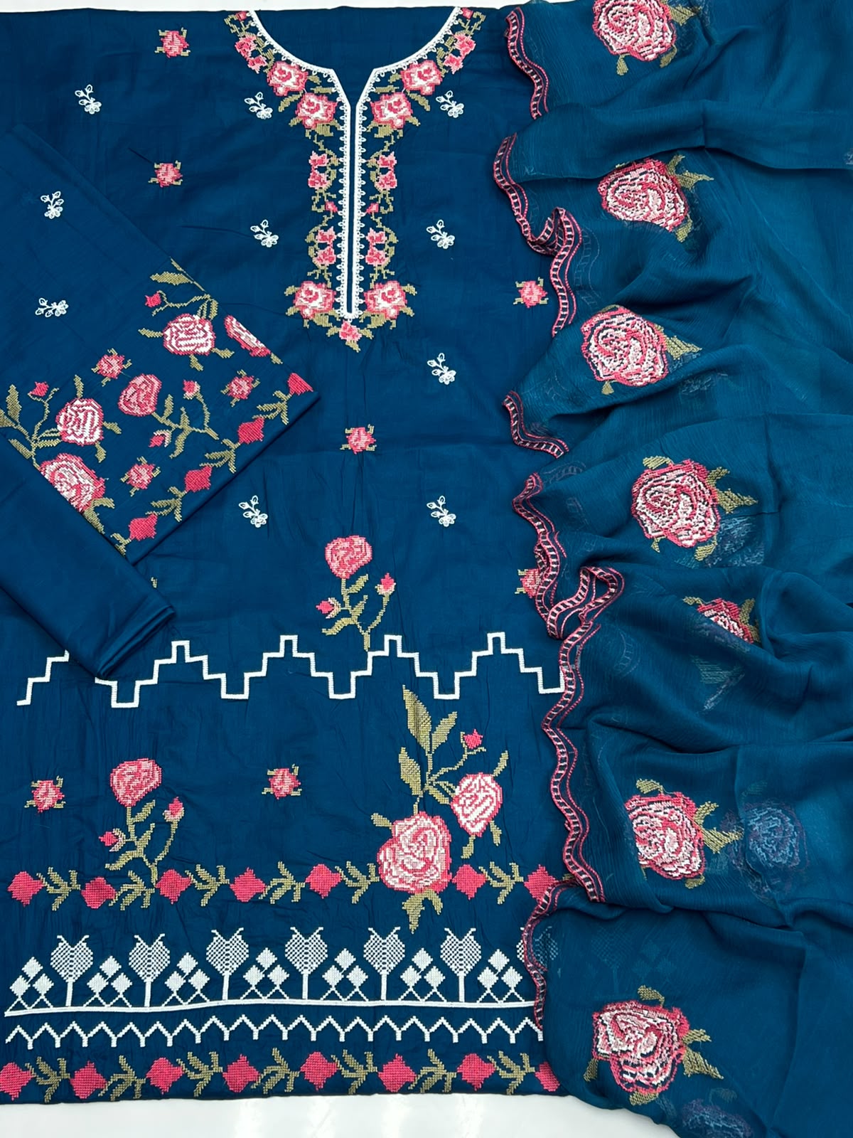 Lawn Embroidered 3Piece CODE 1070