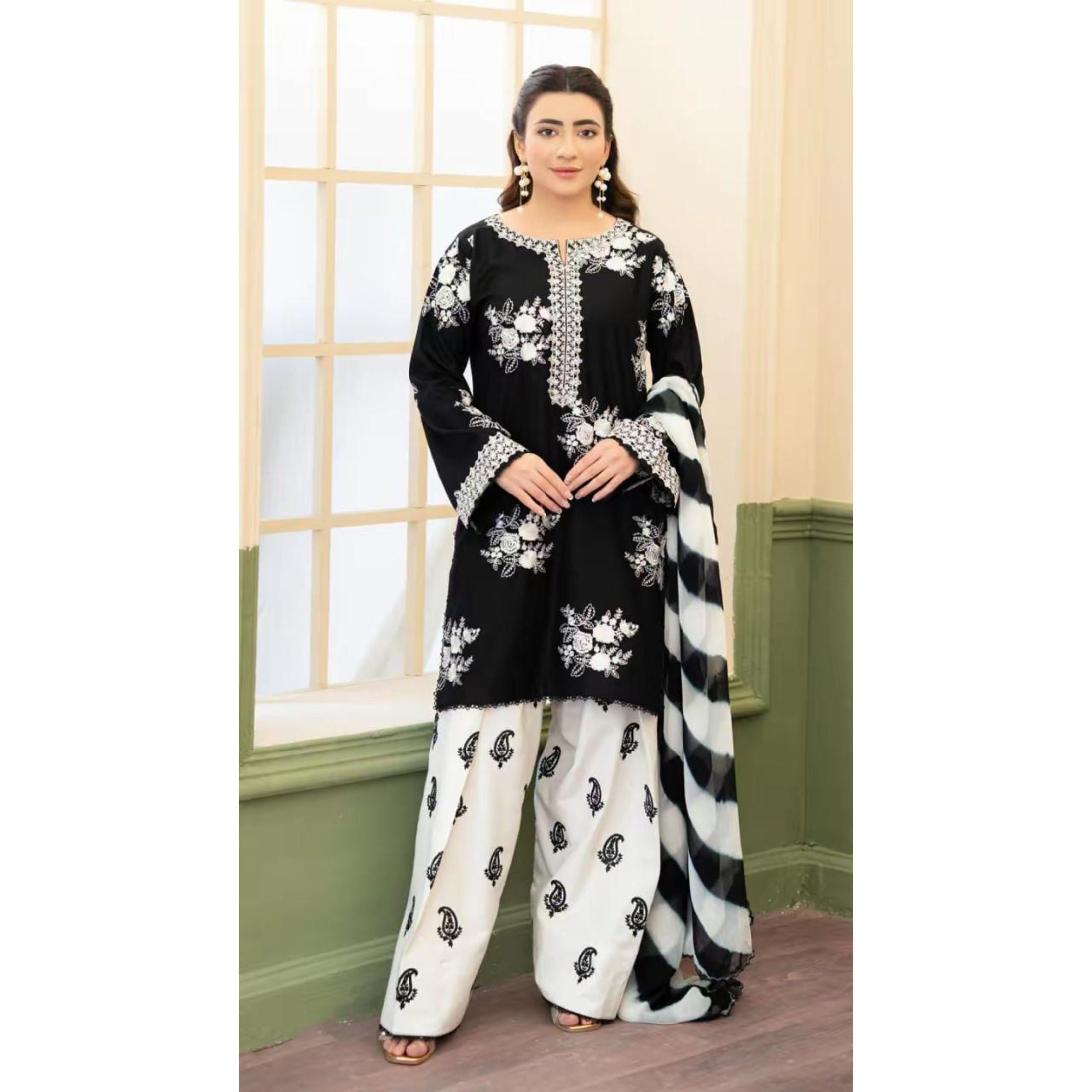 Lawn Embroidered 3Piece CODE 1022