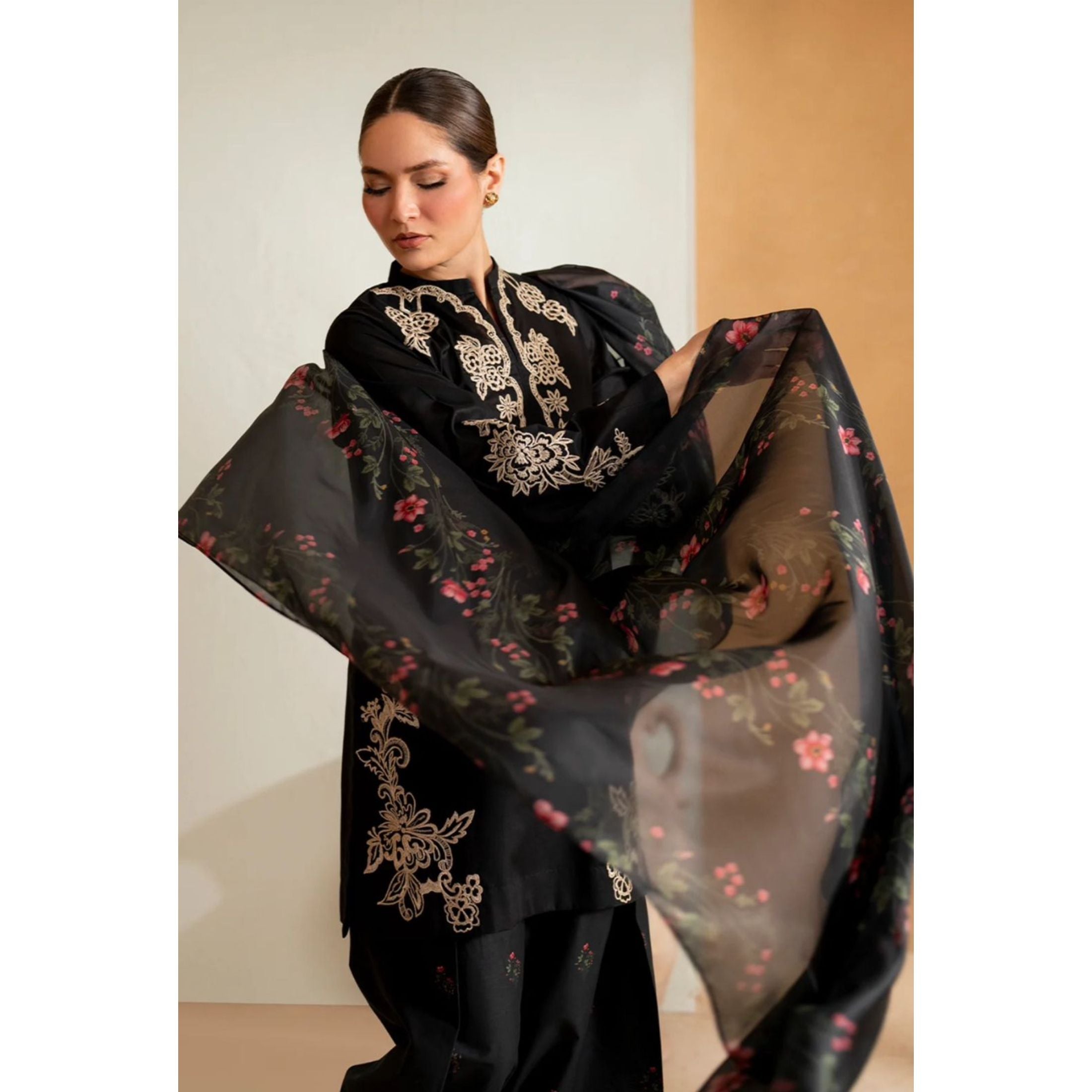 Lawn Embroidered 3Piece CODE 1015