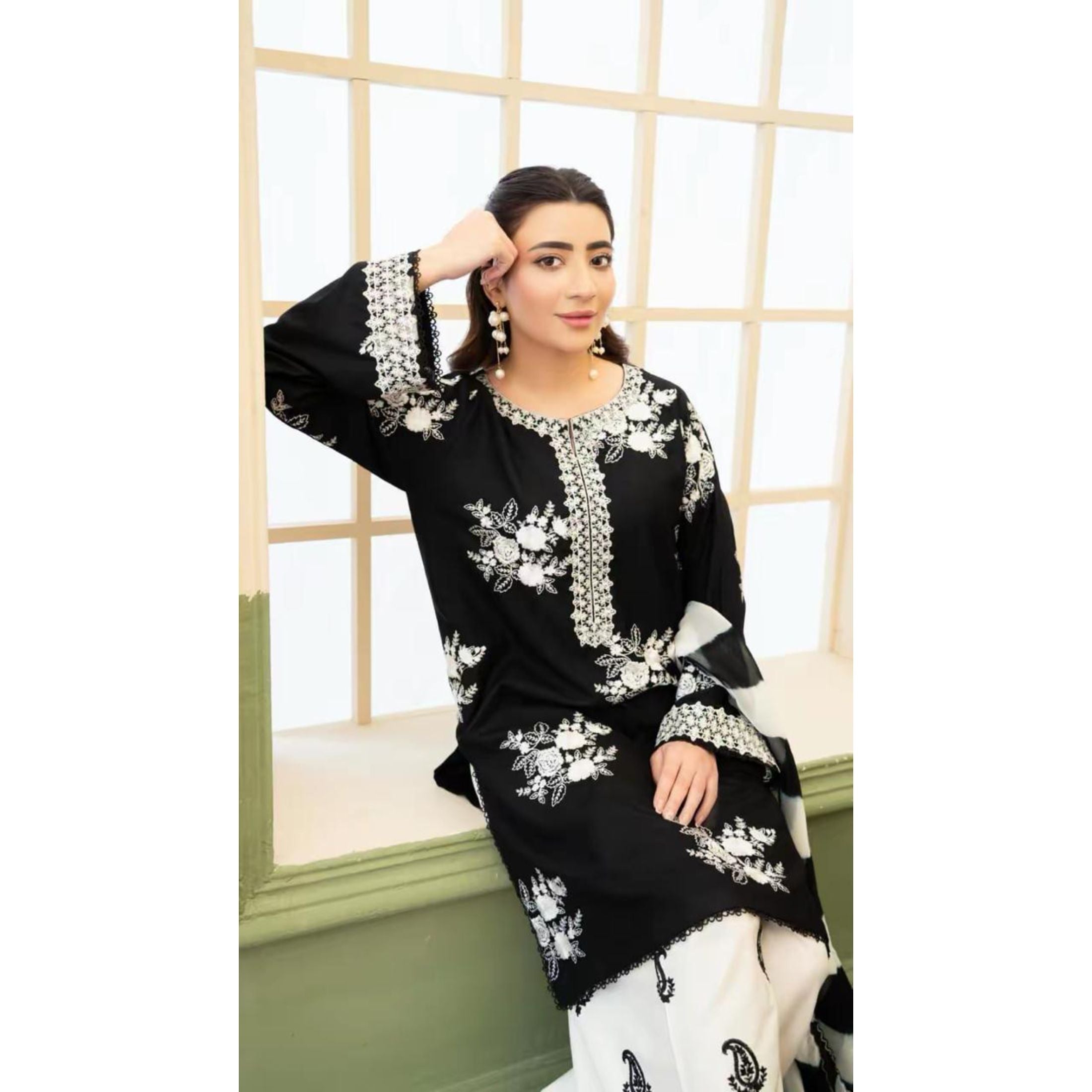 Lawn Embroidered 3Piece CODE 1022